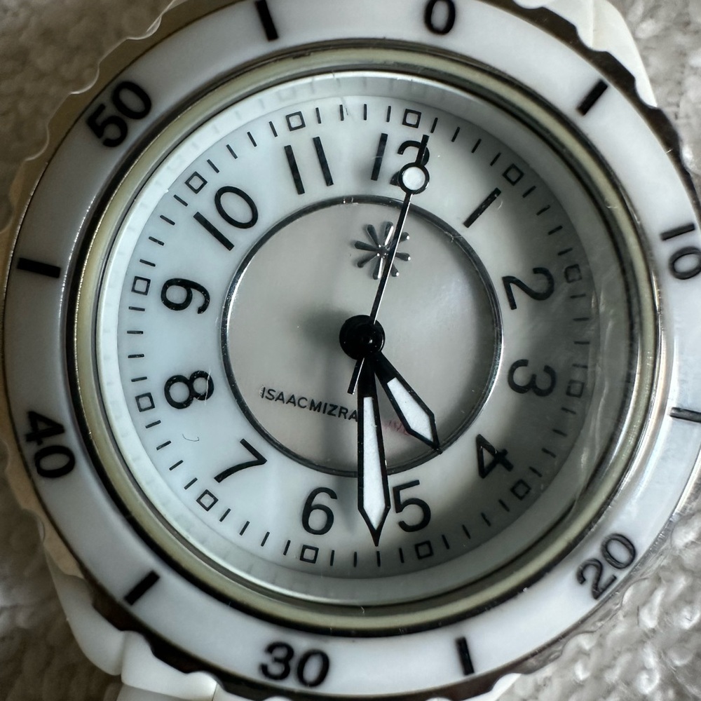 White Ceramic Watch - Picture 4 of 4
